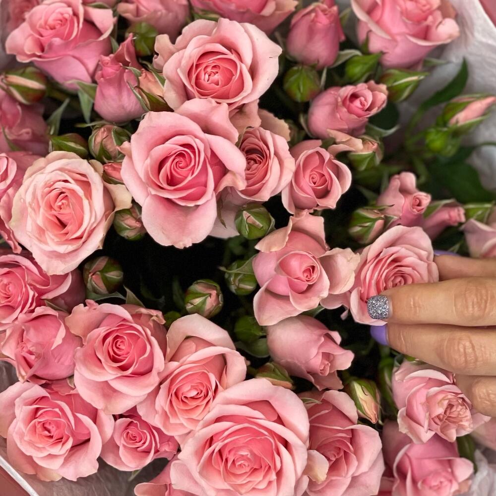 Букет из 9 розовых кустовых роз – нежность в каждом лепестке Абдулино Оренбургская область