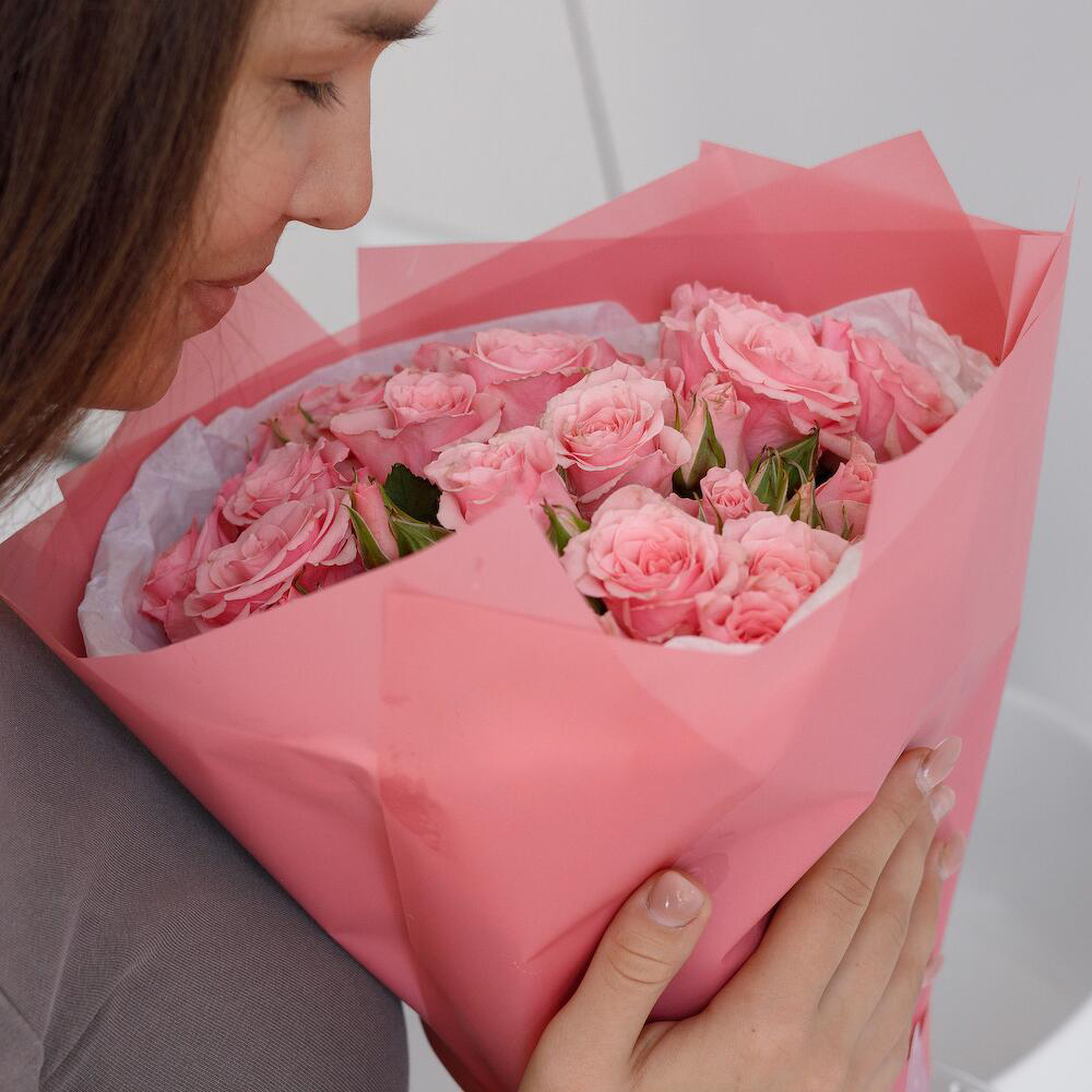 Букет из 9 розовых кустовых роз – нежность в каждом лепестке Абдулино Оренбургская область